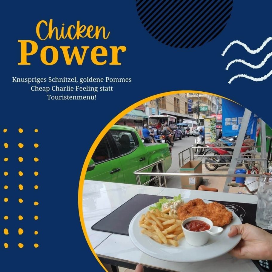 Chicken Power bei Cheap Charlie Knuspriges Hähnchenschnitzel mit Pommes, serviert auf einem Straßentisch bei Cheap Charlie in Pattaya