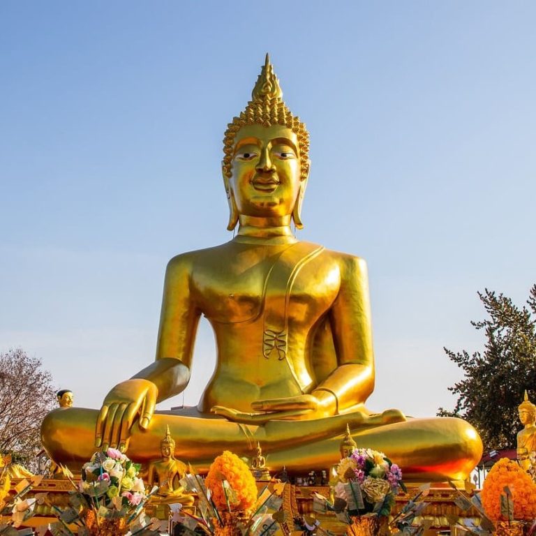 Der große Buddha im Wat Phra Yai, Pattaya