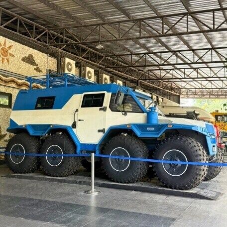 Avtoros Shaman 8x8 im Nong Nooch Car Garden Avtoros Shaman 8x8 in der Fahrzeugsammlung des Nong Nooch Garden Pattaya